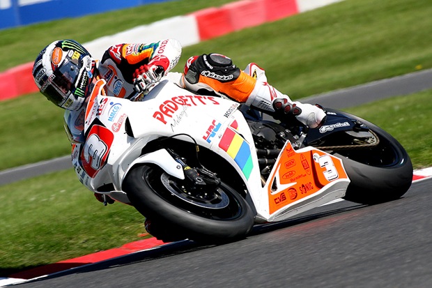 Isle of Man TT legend John McGuinness in action at Brands Hatch (Glynne Lewis)